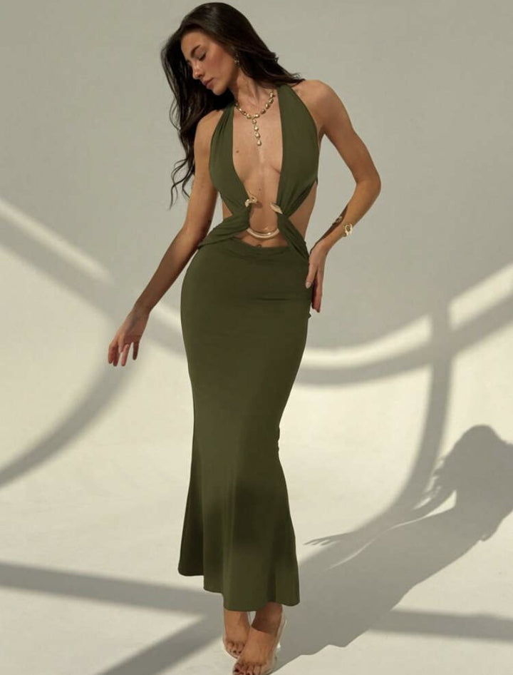 Dame Maxi-kjole med forførende halterneck og elegante cut-out-detaljer Skjora