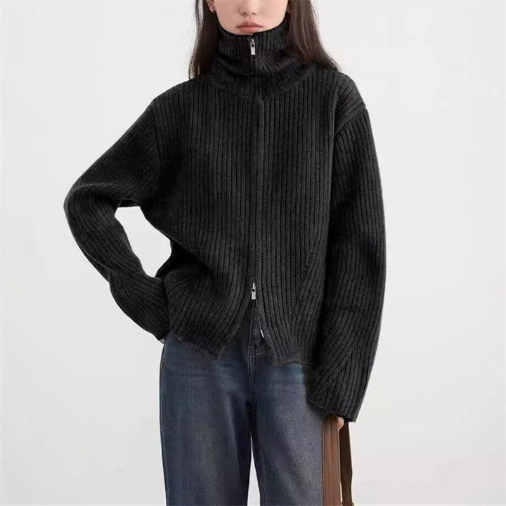 Kvinnens cardigan med sporty glidelås og ribbestruktur Skjora
