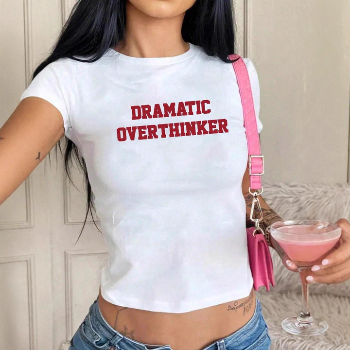 Dame T-skjorte med kreativ tekst og figurvennlig snitt Skjora