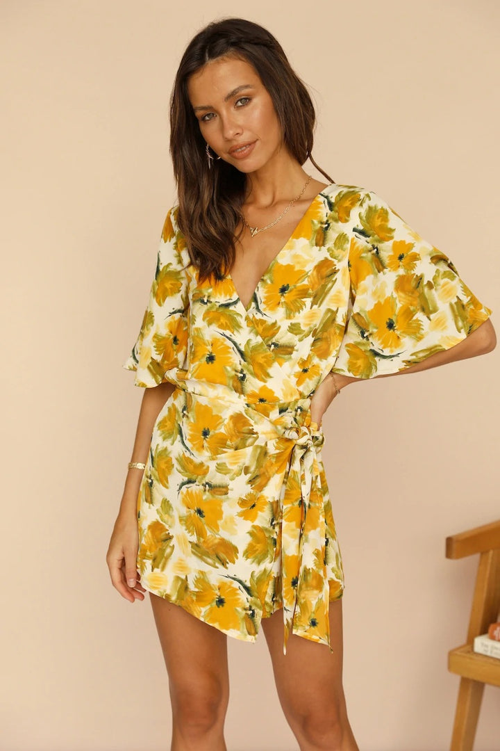 Kvinne Elegant Innendørs Kjole med Blomster Design og Uformell Stil