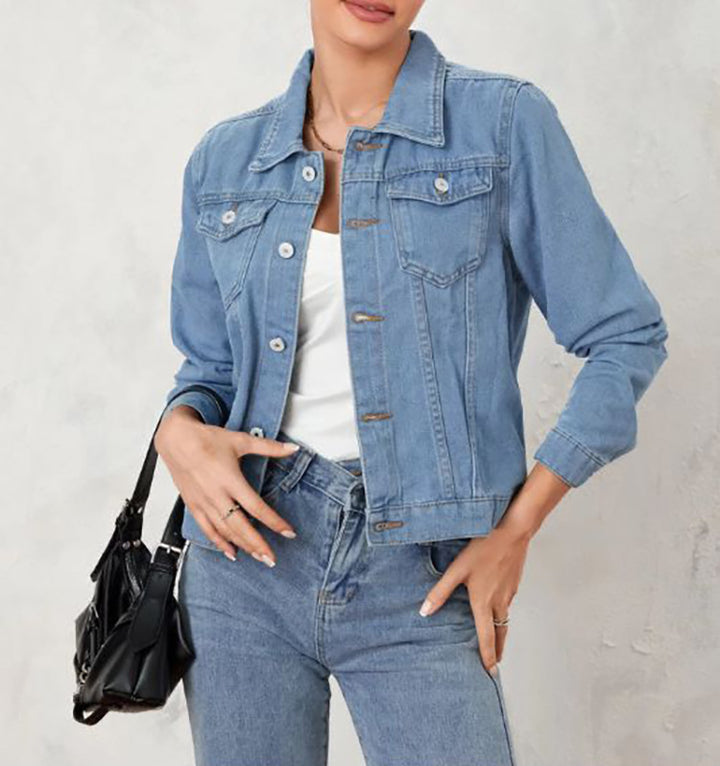 Kvinnes denimjakke i et klassisk-modernes design med en tilpasset silhuett Skjora
