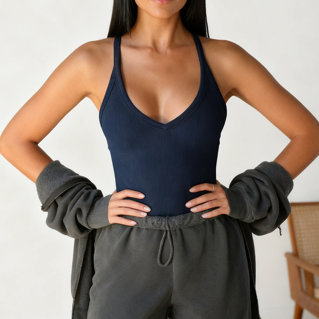 Damer Sporty Vest med dyp V-hals og justerbare stropper Skjora
