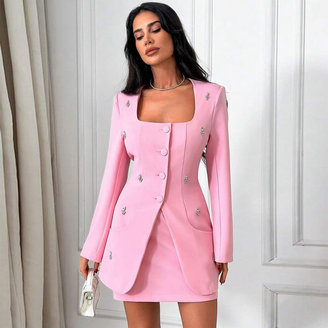 Kvinnelig elegant blazer kjole med smakfulle knappdetaljer
