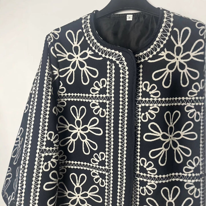 Kvinne patchwork design jakke med blomster mønster og elegante applikasjoner Skjora
