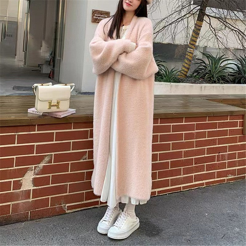 Kvinnes Fluffy Maxi Cardigan med Dyp V-Hals og Oversized Silhuett Skjora