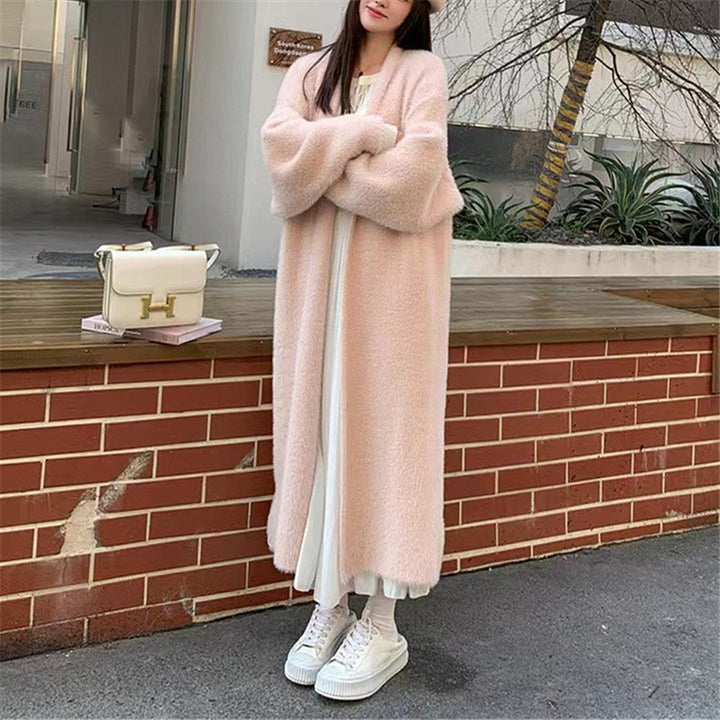 Kvinnes Fluffy Maxi Cardigan med Dyp V-Hals og Oversized Silhuett Skjora