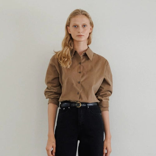 Damer Elegant og løs bluse med smal krage Skjora