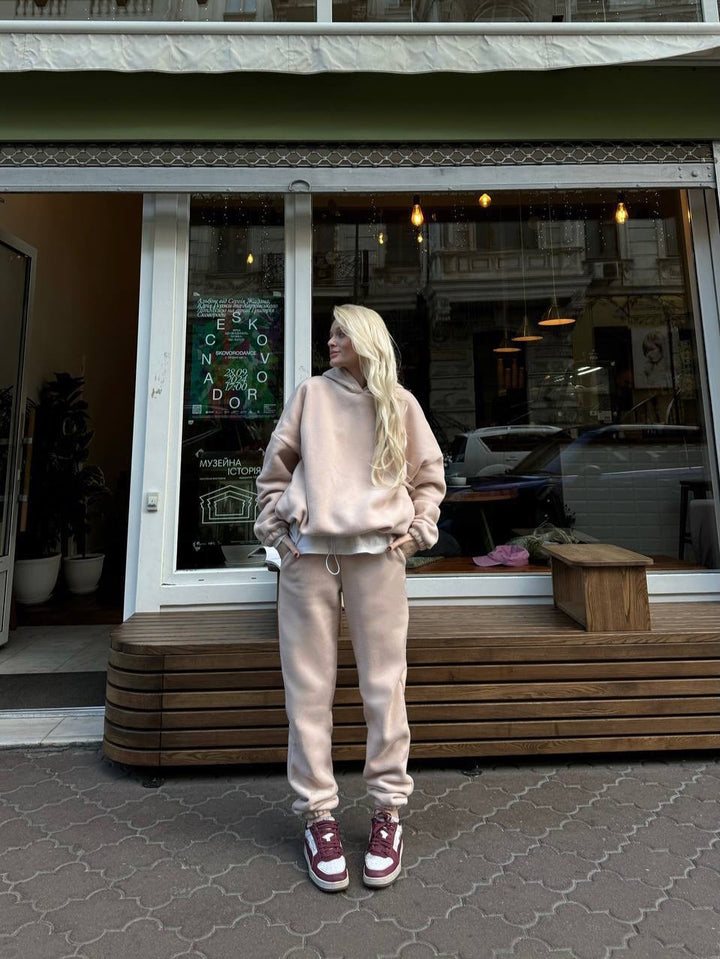 Kvinnens koselige fleece treningsdress med høye mansjetter og praktiske lommer Skjora
