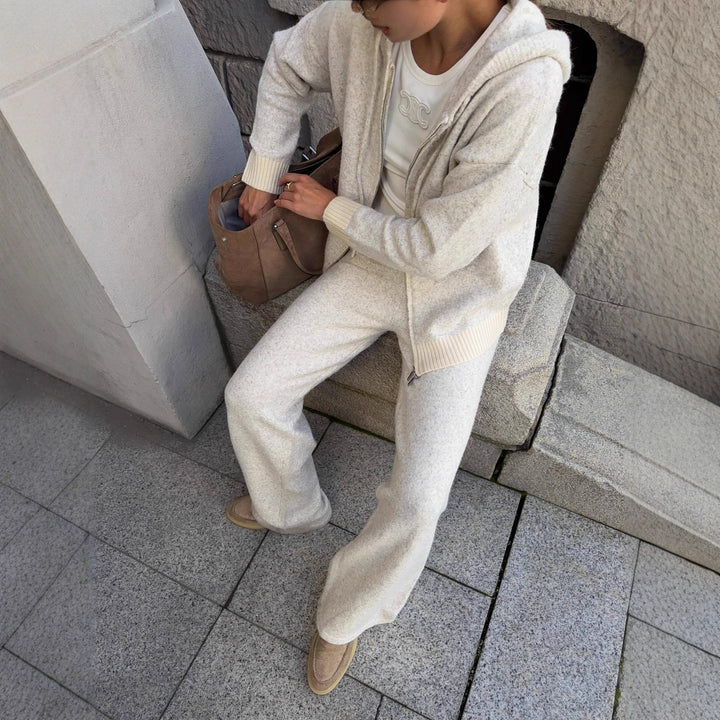 Kvinnens koselige strikkede jumpsuit i en avslappet passform med glidelås Skjora