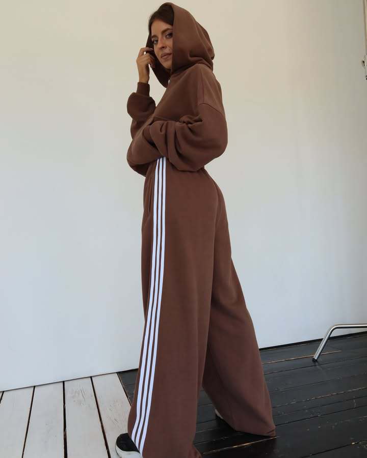 Kvinnenes casual fritids joggedrakt med cropped sweatshirtjakke og vide bukser Skjora