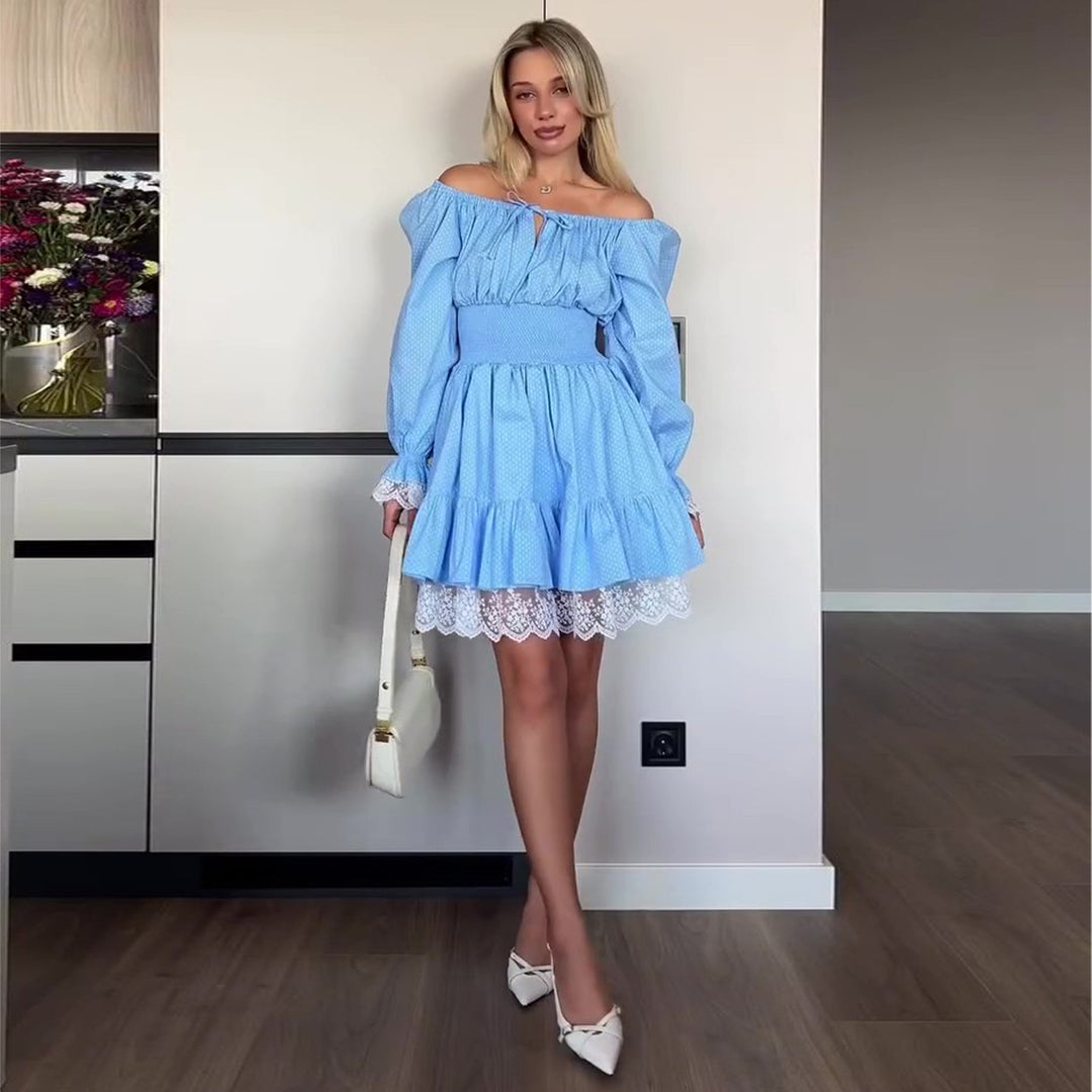 Dame Off-Shoulder Kjole med Voluminøse Volanger og Blonderkant Skjora