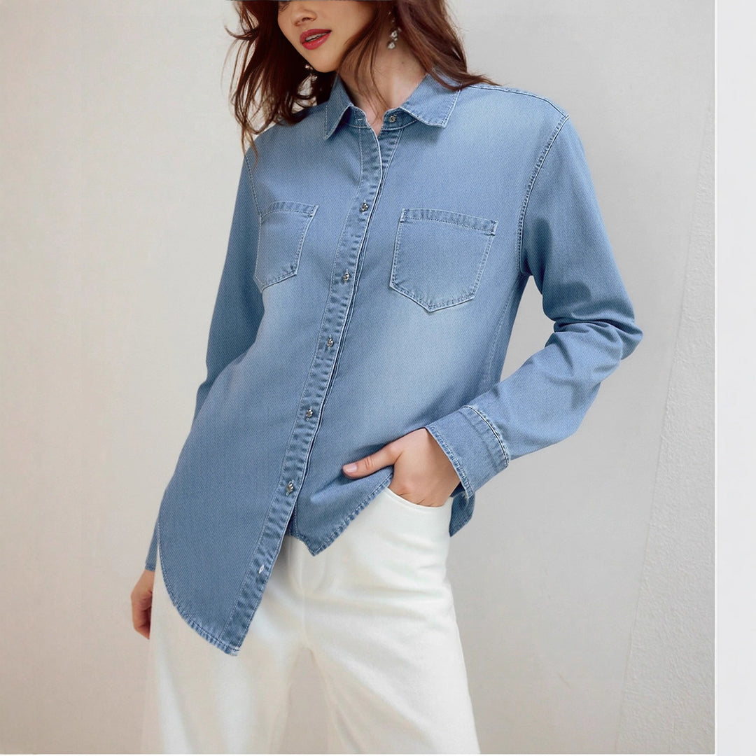Dame Denim Skjorte med moderne brystlommer og elegant knappestolpe Skjora