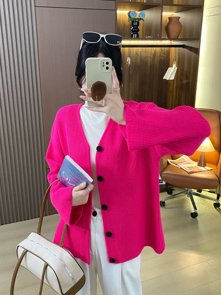 Kvinnenes chunky strikket cardigan med en avslappet passform og dype ermer Skjora