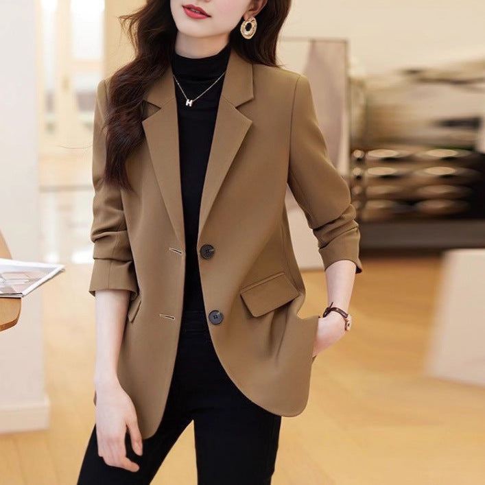 Kvinnes stilige blazer med klassisk snitt og elegante detaljer Skjora