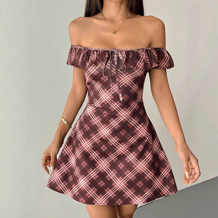 Dame Off-Shoulder Minikjole med leken volangkant og rutet design Skjora
