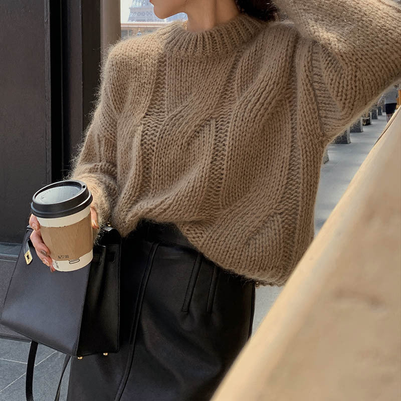 Kvinnes chunky strikkegenser med elegant design og avslappet snitt Skjora