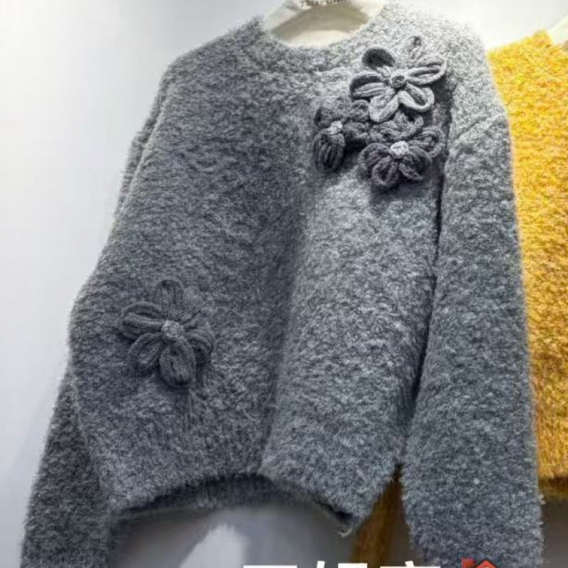 Kvinnens koselige genser med blomstrete 3D-design Skjora