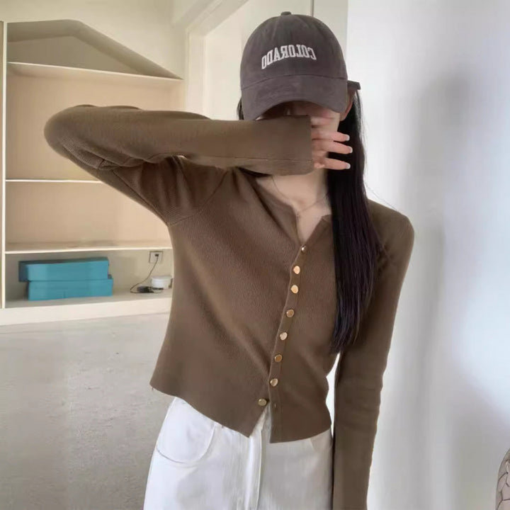 Kvinnelig elegant cardigan med knappe-detalt og mykt materiale Skjora