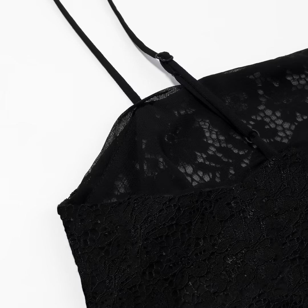 Dame-spitze-camisole med asymmetrisk snitt og dekorative stropper Skjora