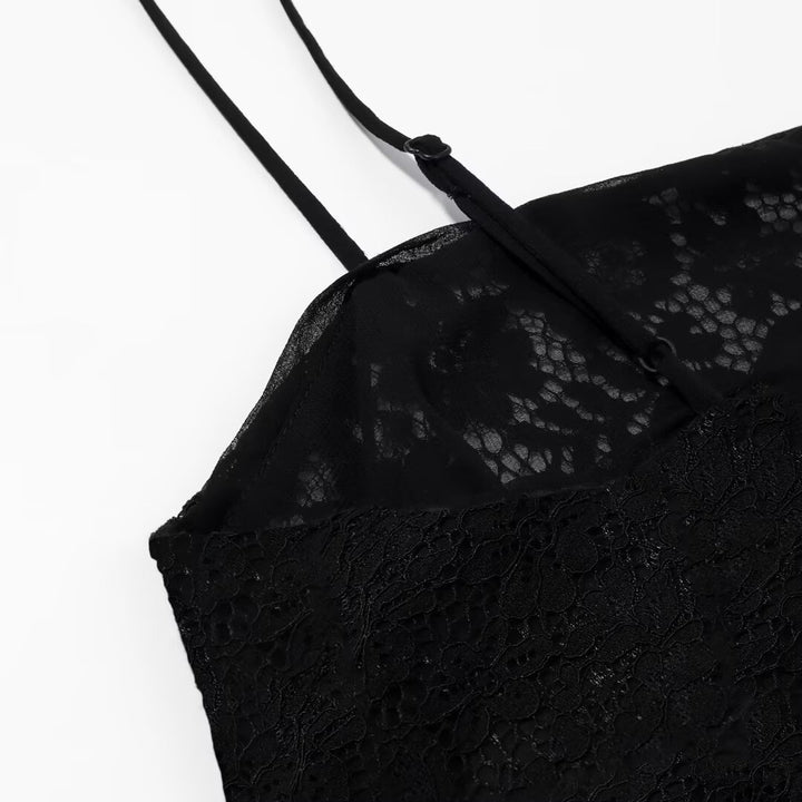 Dame-spitze-camisole med asymmetrisk snitt og dekorative stropper Skjora