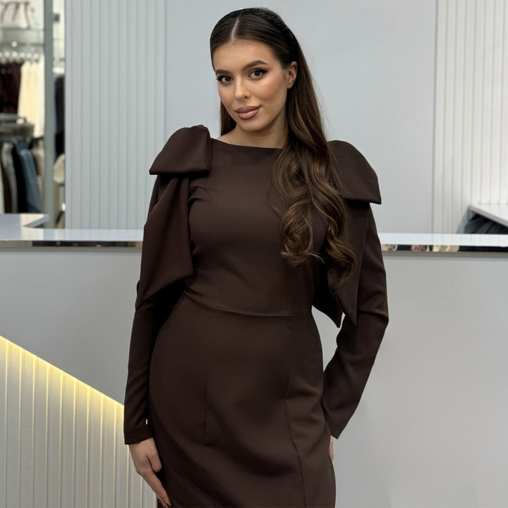 Dame maxi kjole med elegante puffesummer og sideslitt