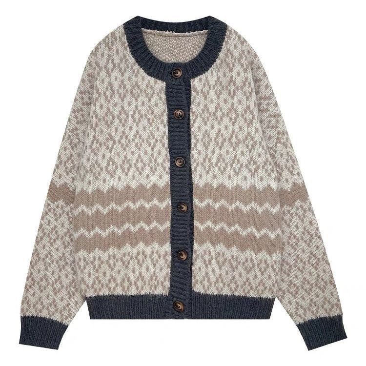 Kvinnes fashionabel cardigan i norsk stil Skjora