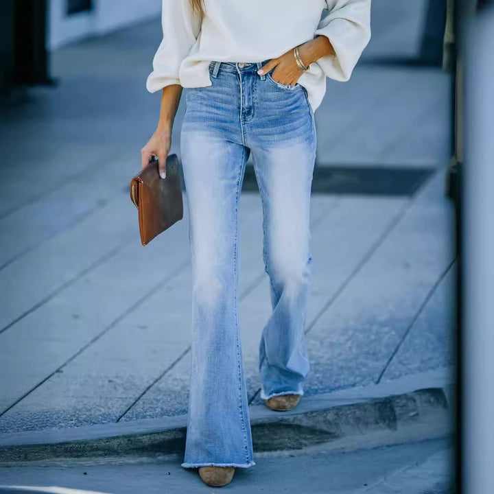 Kvinne Flared Jeans med Høy Midje og Moderne Vintage Effekter