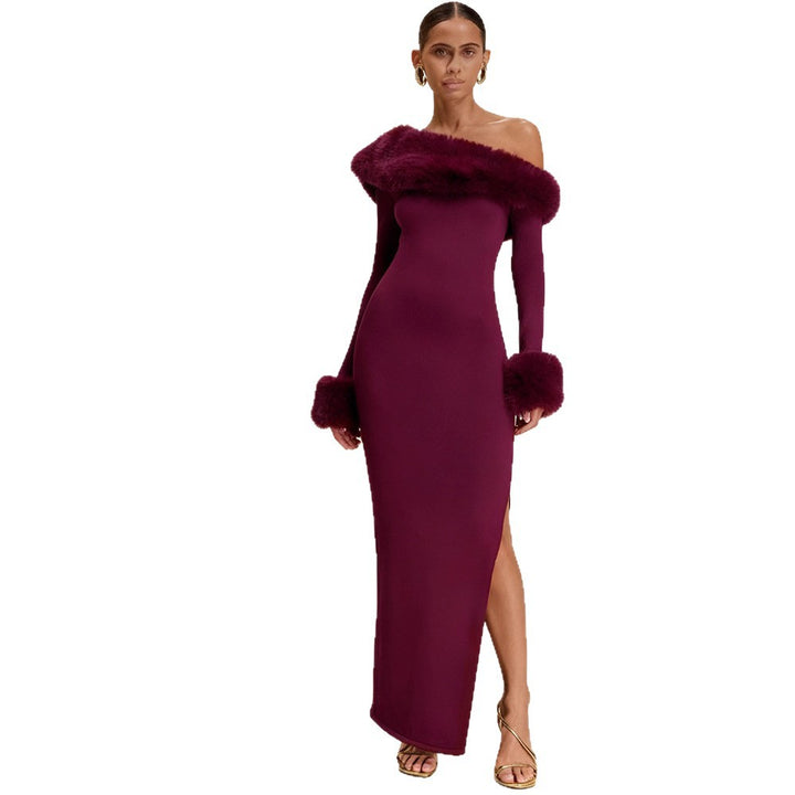 Dame langermet maxikjole med off-shoulder-look og elegante pelsdetaljer