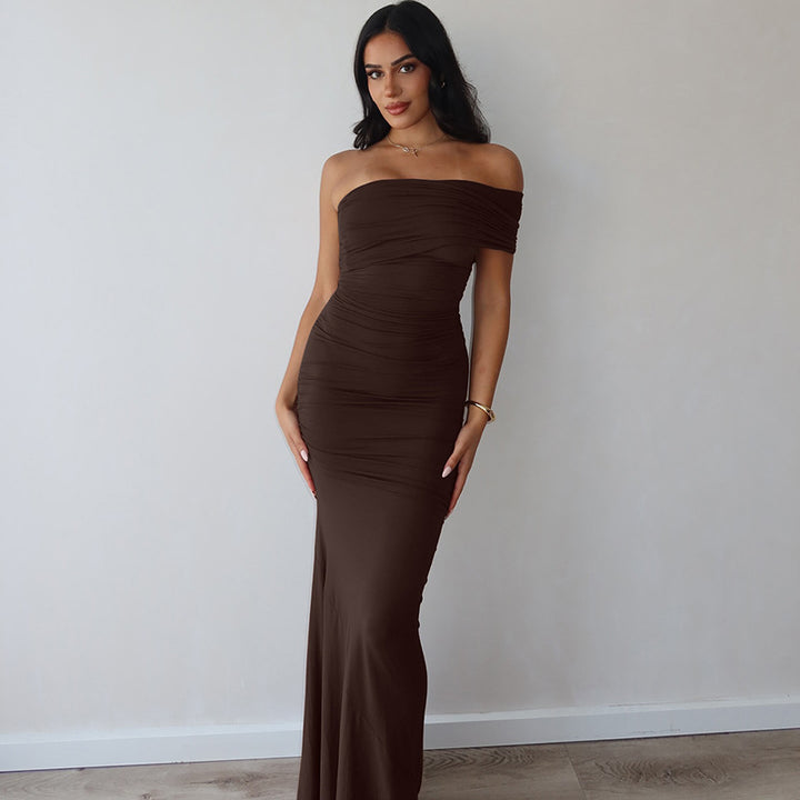 Dame maxikjole med off-shoulder design og tettsittende snitt Skjora