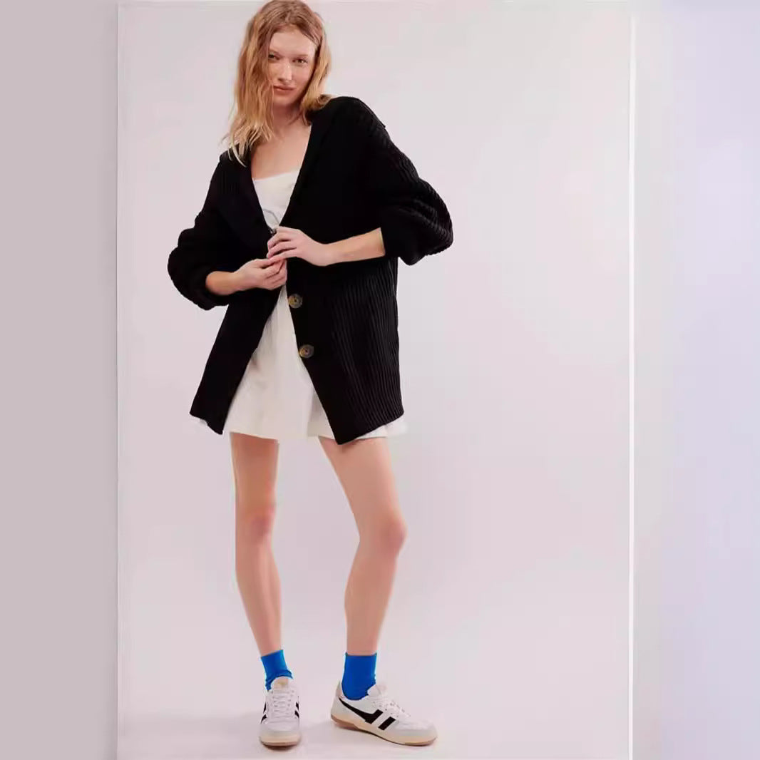 Dame chunky strikk cardigan med moderne klaffekrave og dekorative knapper Skjora