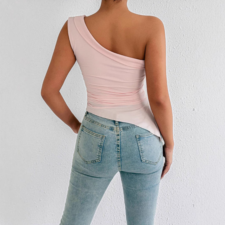 Damer asymmetrisk topp med off-shoulder design og elegant drapering Skjora