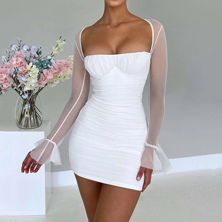 Dame Mini-kjole med transparente ermer og raffinert snitt Skjora