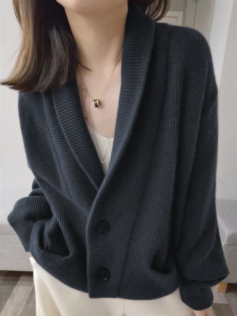 Kvinnes chunky strikket cardigan med en romslig passform og klassiske slag Skjora
