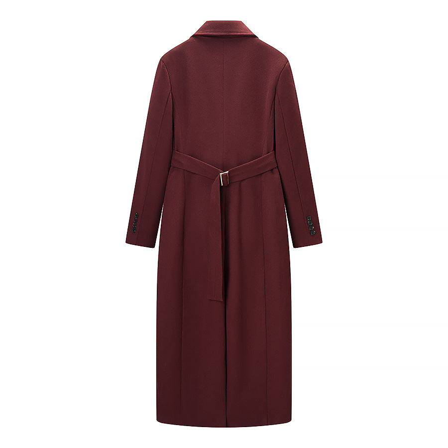 Kvinne Elegant trenchcoat i minimalistisk design med praktiske lommer Skjora