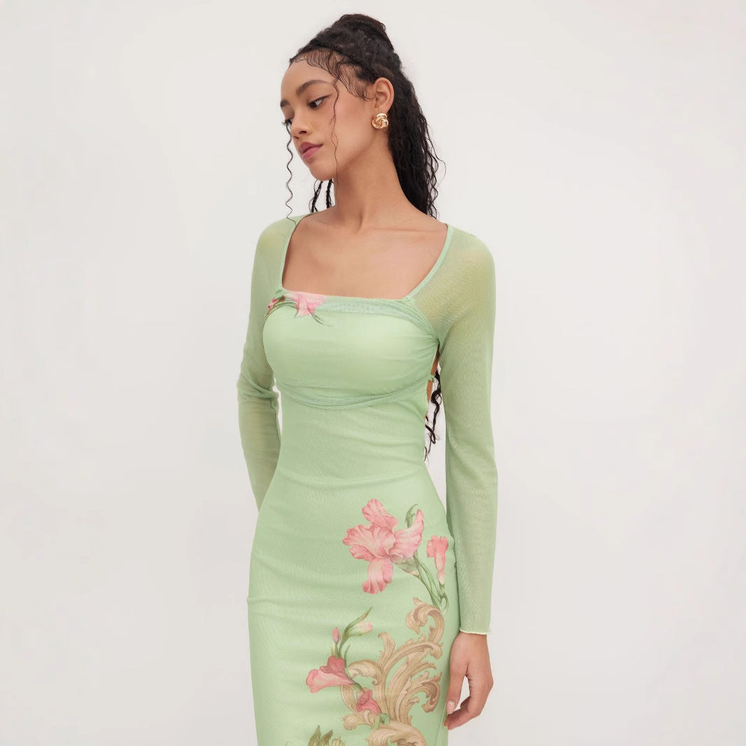 Dame elegant midikjole med blomsterdesign og transparente langermede ermer Skjora