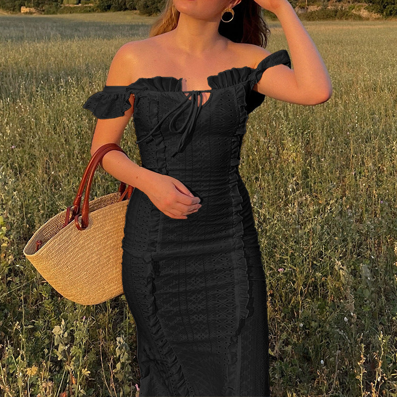 Dame off-shoulder maxikjole med ruffles detaljer og belte silhuett Skjora