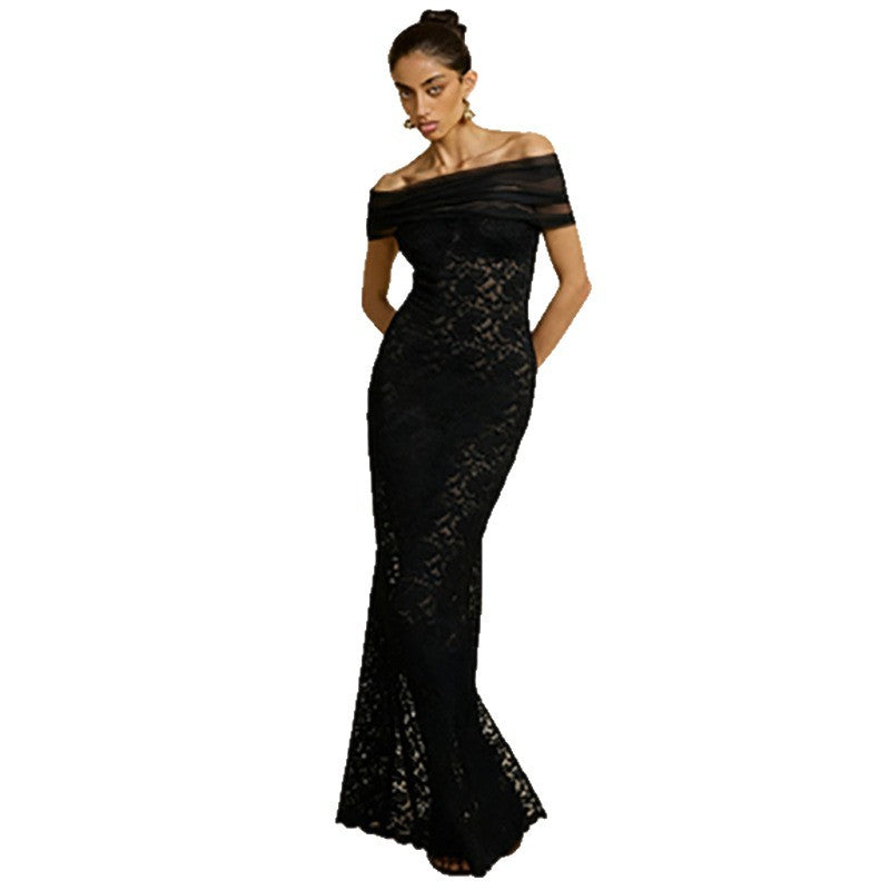Dame blonde maxikjole med off-shoulder design og elegant draperingseffekt Skjora