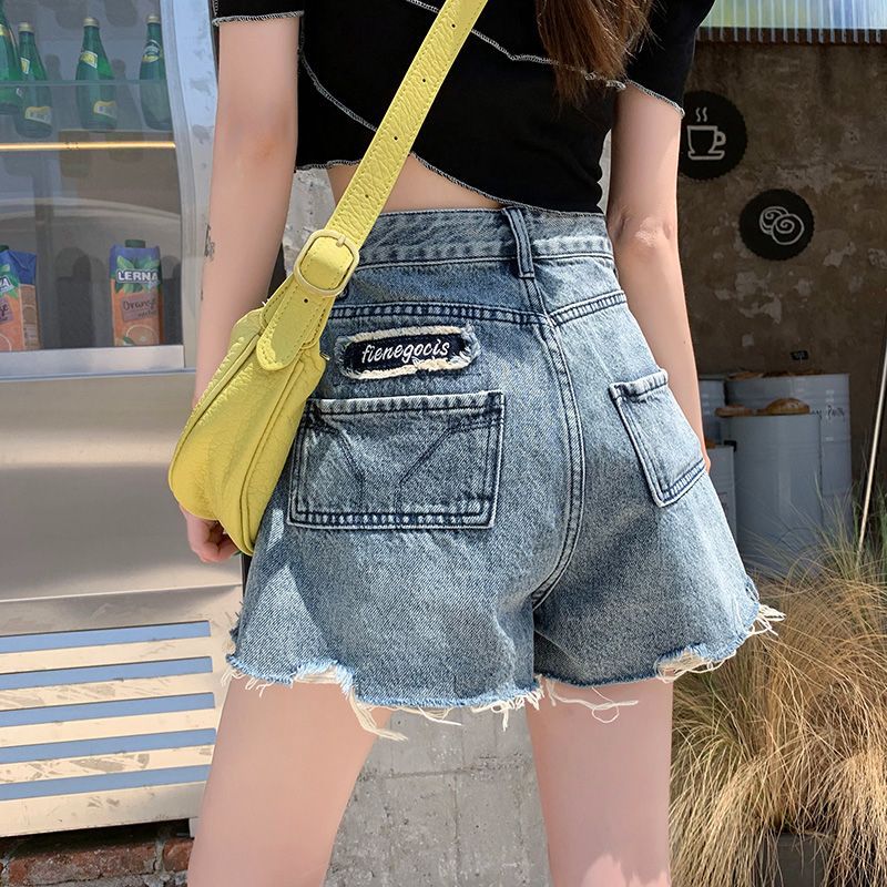 Dame denim shorts med frynsetermer og unikt broderidetalj Skjora