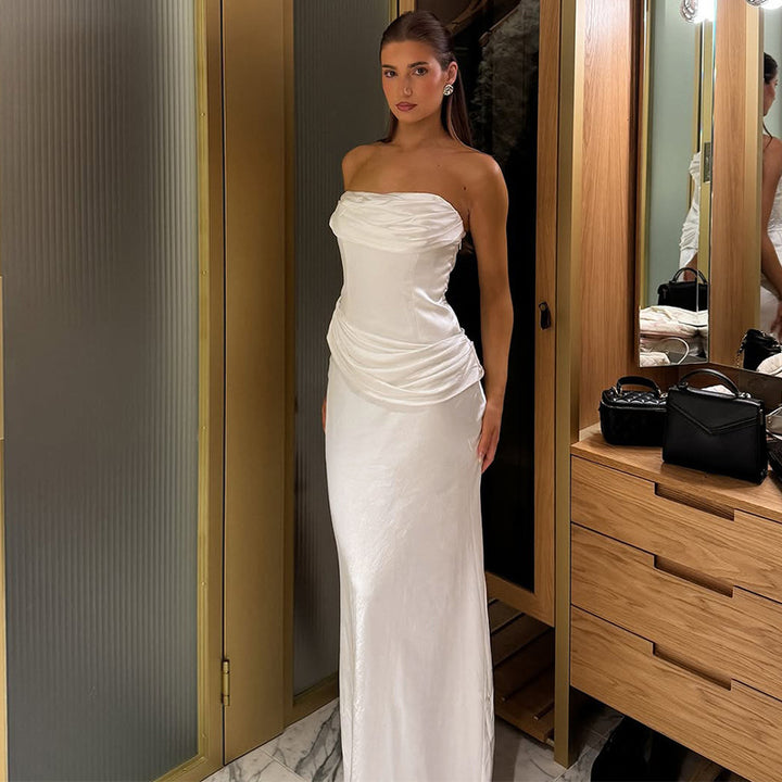 Damer elegant maxikjole med raffinert drapering og skulderfri design Skjora