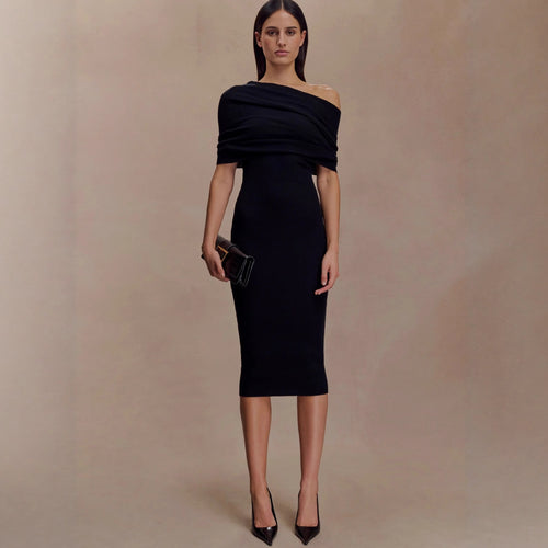 Dame elegant strikkjole med off-shoulder design Skjora