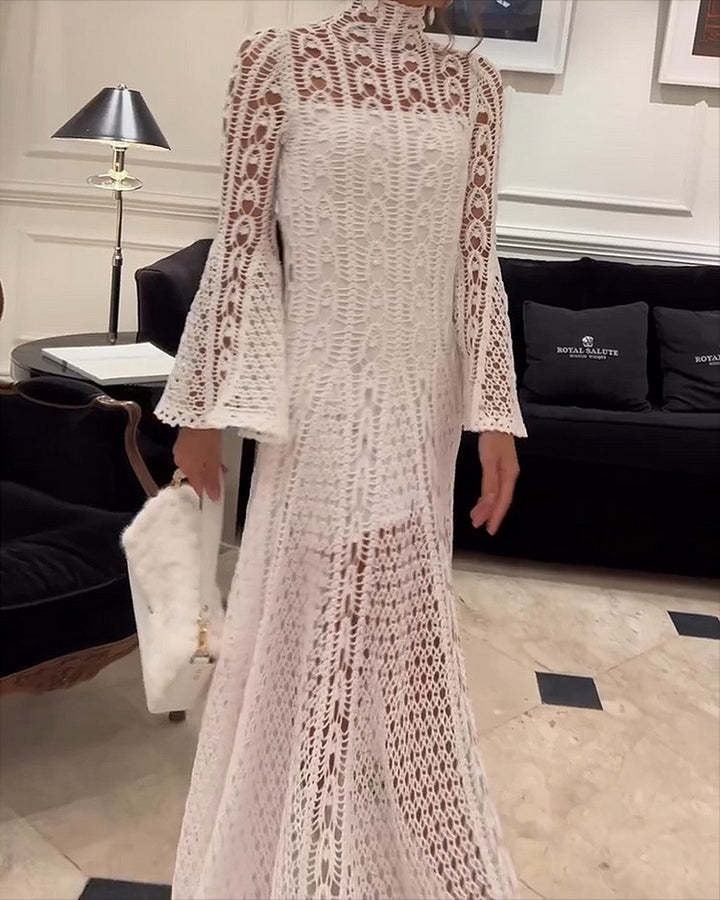 Kvinne Elegant Blonde Maxi Kjole med Høy Krage og Gjennomsiktige Ermer Skjora