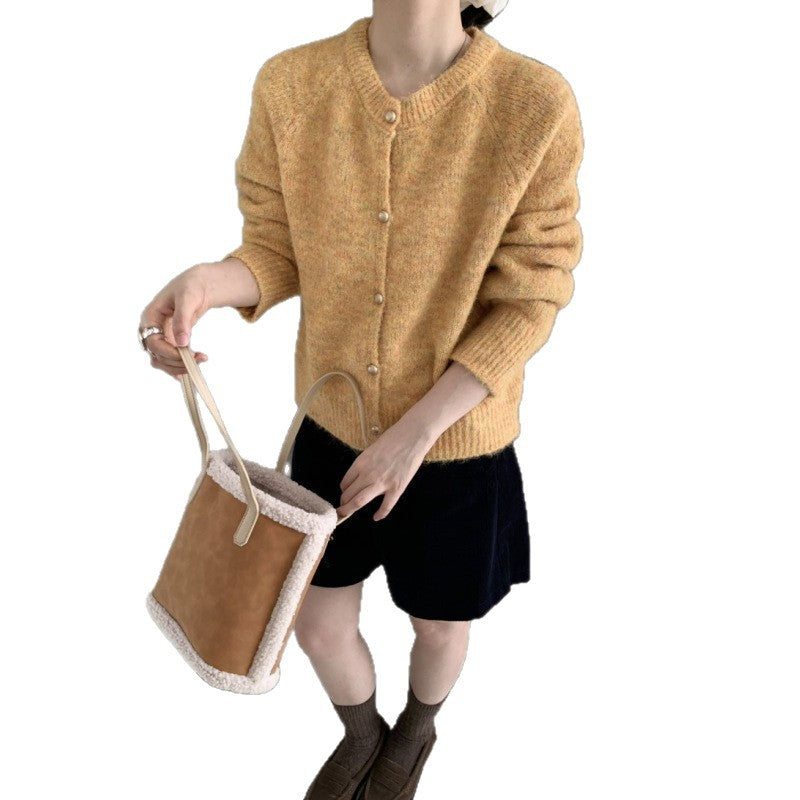 Kvinners Fluffy Strikk cardigan med Komfortabel Rund Hals og Ekte Knapper Skjora