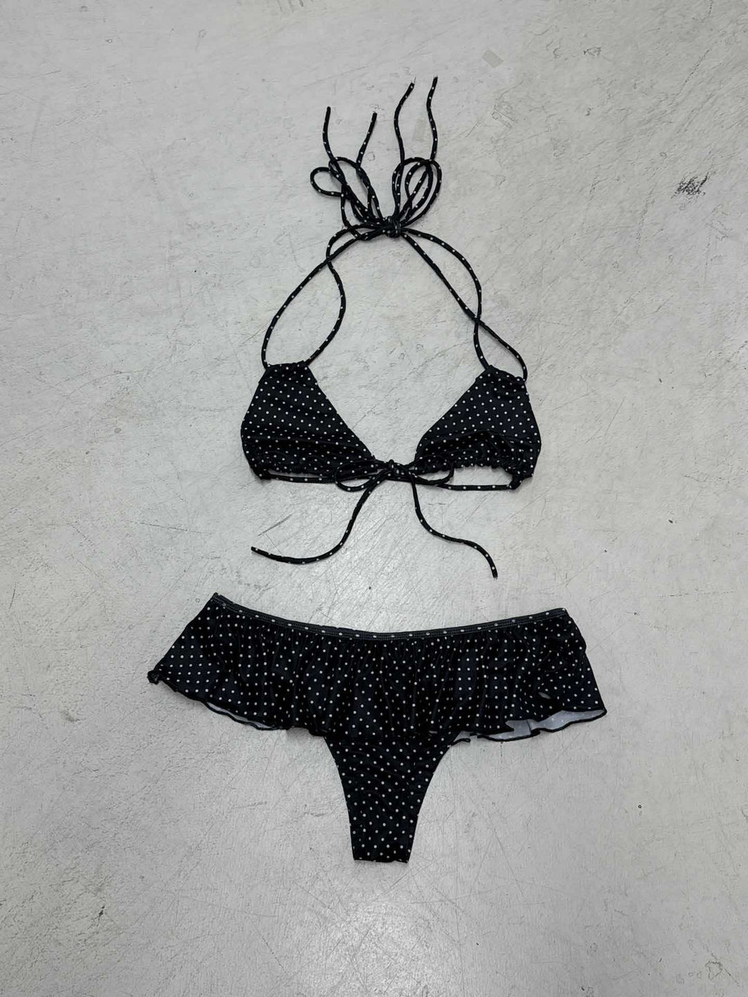 Damer leken triangel-bikini-set med volanger og bånd Skjora