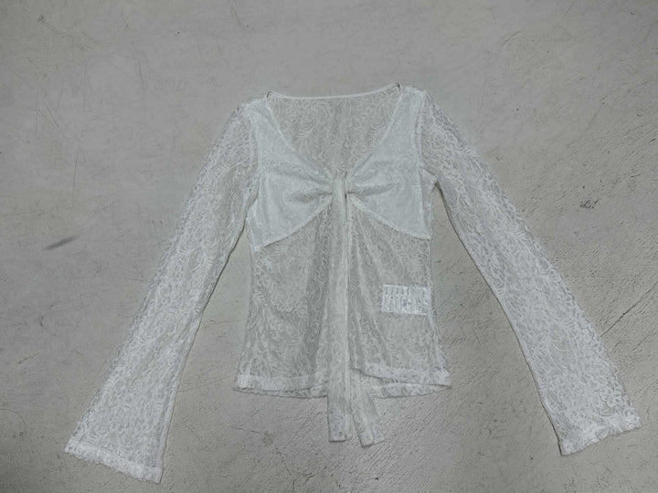 Dame blonderbluse med romantisk design Skjora