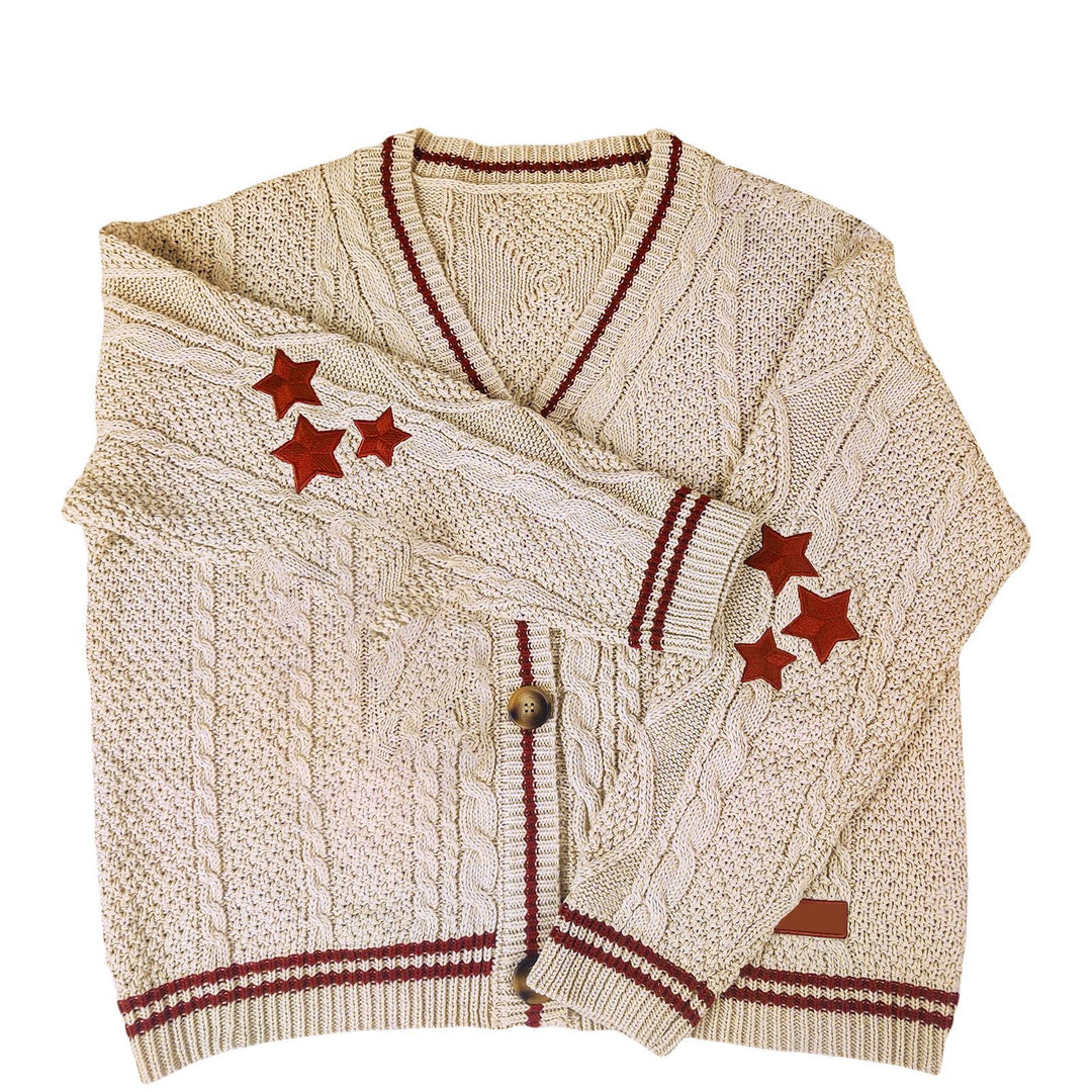 Kvinnes chunky strikket cardigan med betydelig kabelmønster og motenotater Skjora
