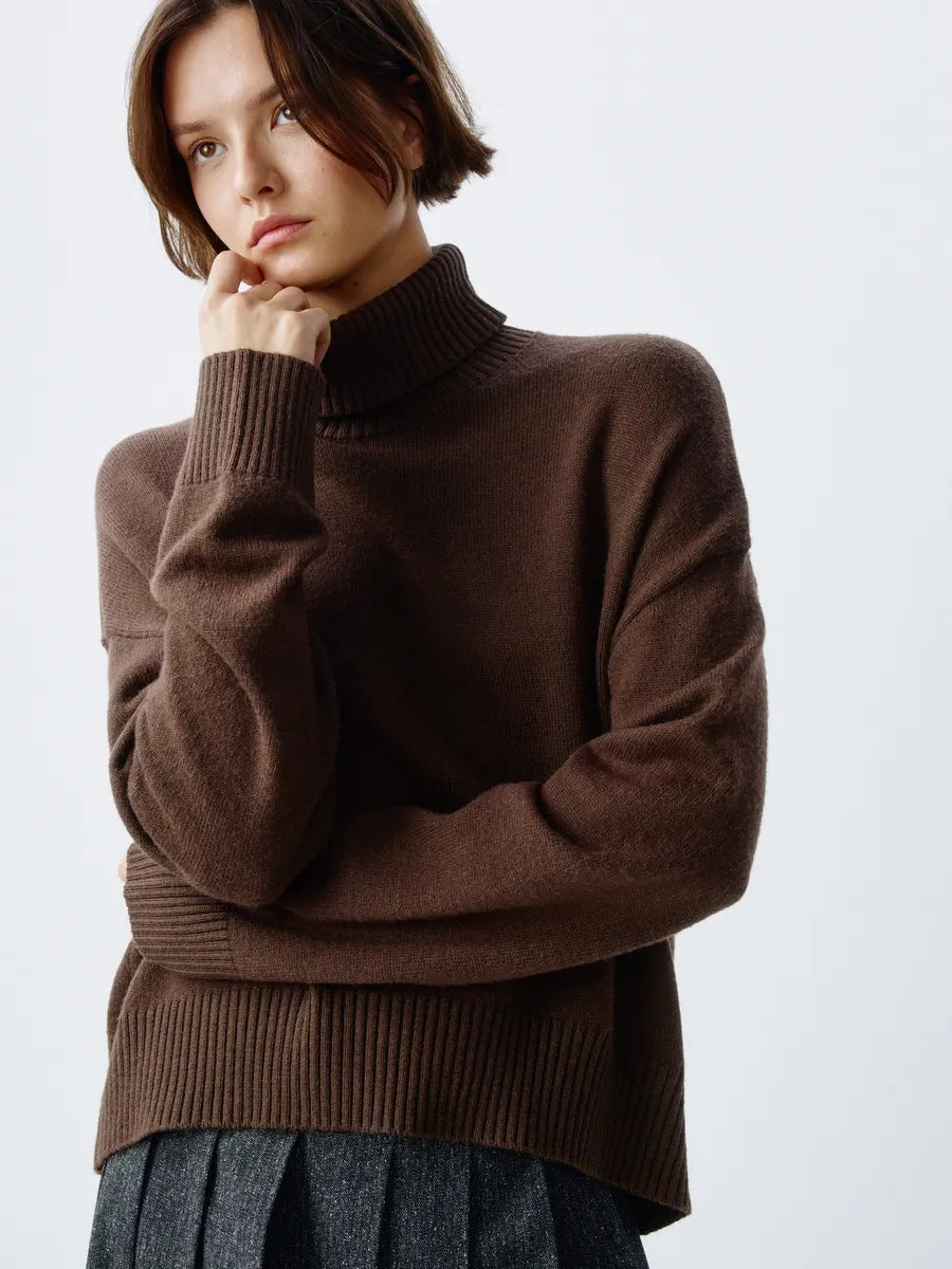 Damer Cozy Turtleneck Genser med Oversized Snitt og Fin Ribbestruktur Skjora