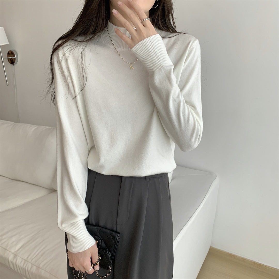 Women's fine-knit sweater with a modern stand-up collar and a relaxed fit Skjora