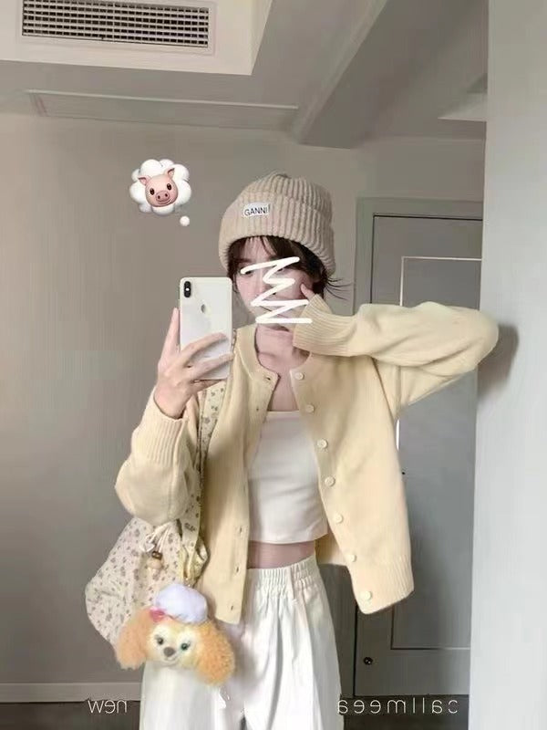 Kvinnens myke cardigan med fine knapper og moderne snitt Skjora