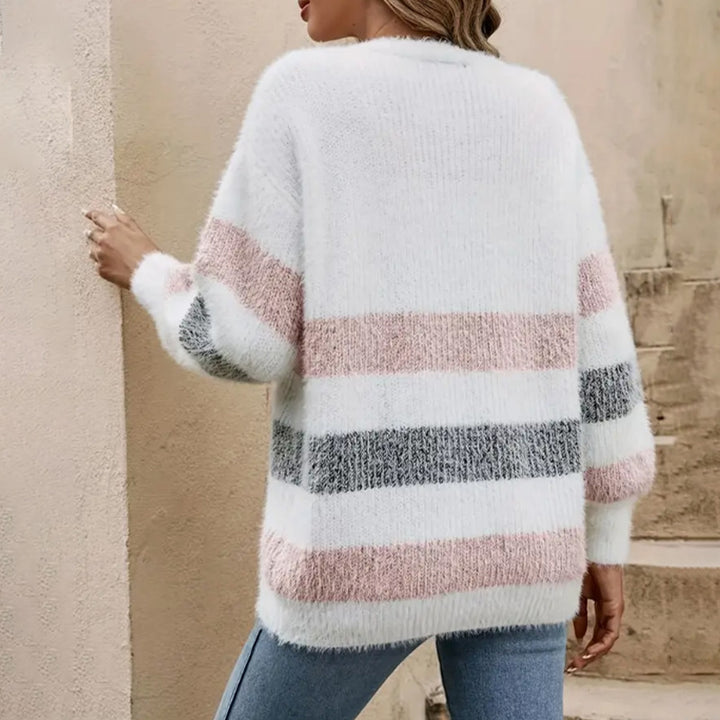 Kvinne mønstret cardigan med elegante knappdetaljer og mykt materiale Skjora