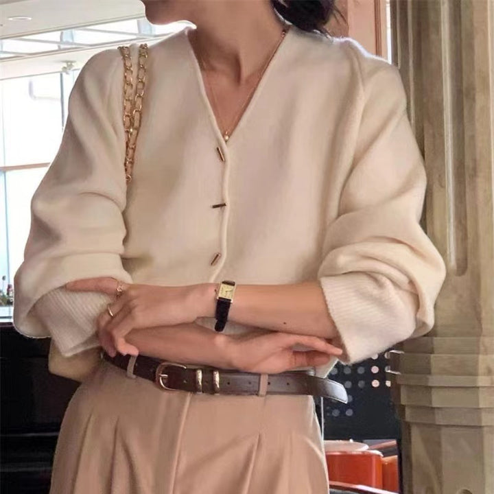 Dame cardigan med dyp V-hals og elegante knapper Skjora